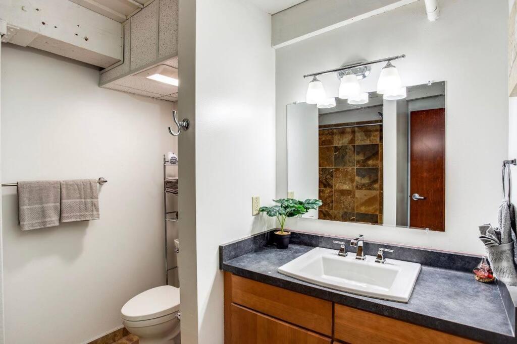 Centric Modern Loft W/ King Beds & Smart Gametable Villa Rochester Exterior photo