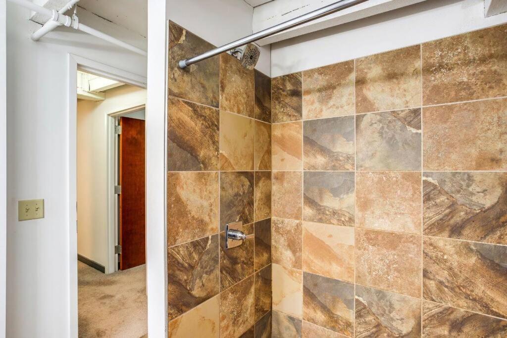 Centric Modern Loft W/ King Beds & Smart Gametable Villa Rochester Exterior photo